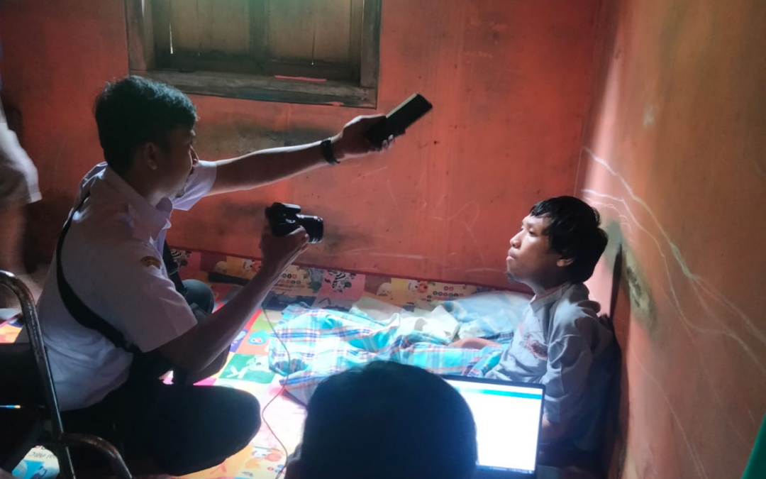 Pelayanan Perekaman KTP Elektronik Jemput Bola bagi Penyandang Disabilitas di Desa Mekarsari