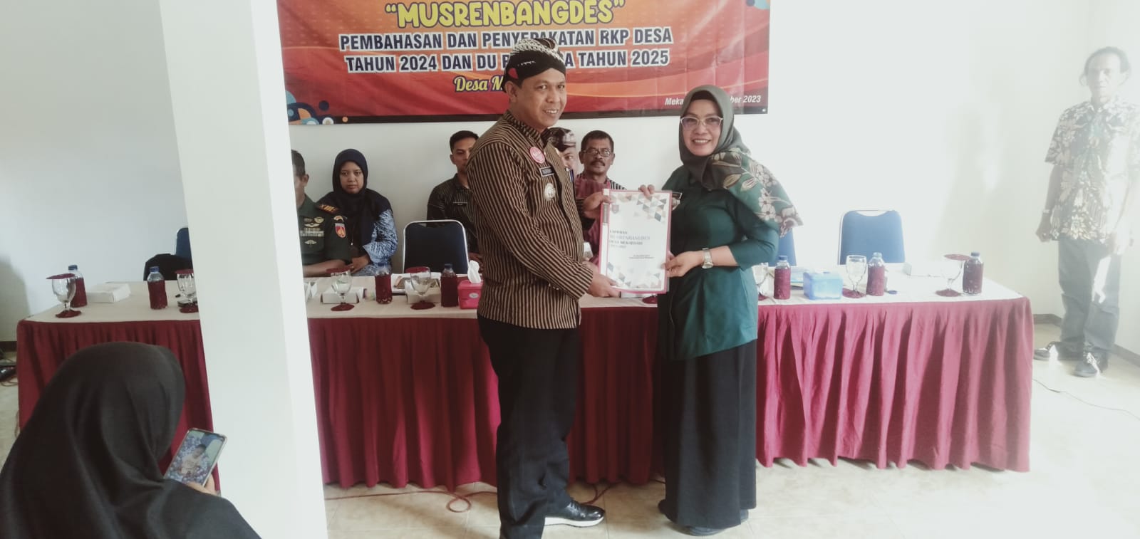 Pelaksanaan Murenbangdes (Musyawarah Rencana Pembangunan Desa) 2023 di Aula Desa Mekarsari