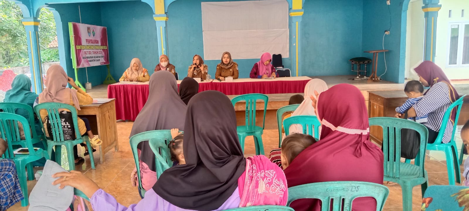 Kegiatan Launching Pemberian Makanan Tambahan untuk Balita dan Ibu Hamil di Desa Mekarsari