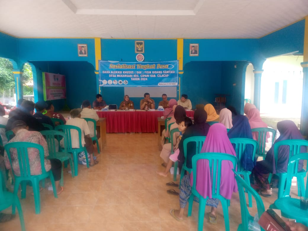 Sosialisasi Bantuan Dana Alokasi Khusus (DAK) Fisik Bidang Sanitasi di Balai Desa Mekarsari
