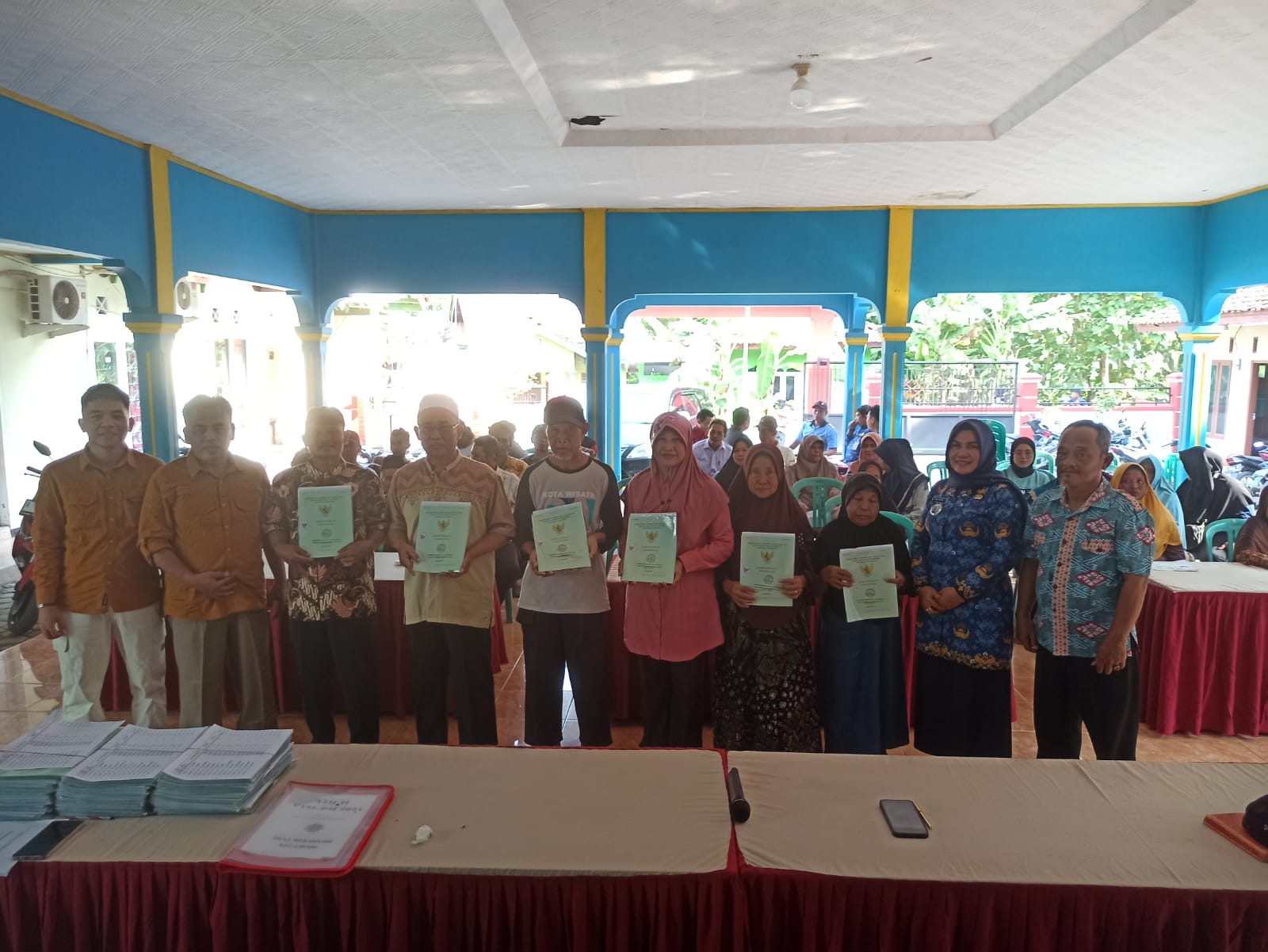 Penyerahan Sertipikat Tanah dalam Program PTSL yang ke 2