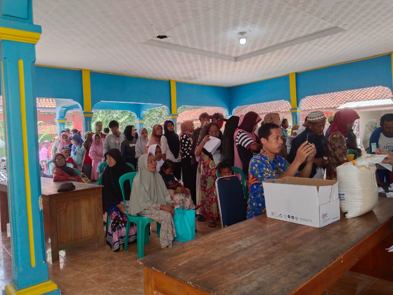 Penyaluran Bantuan Cadangan Pangan Pemerintah (CPP) di Desa Mekarsari, 30 Januari 2024
