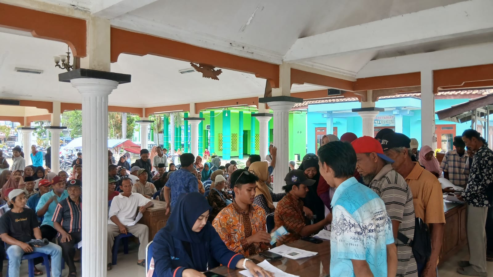 Pelaksanaan Penyaluran BLTS Tahap 2 di Pendopo Kecamatan Cipari