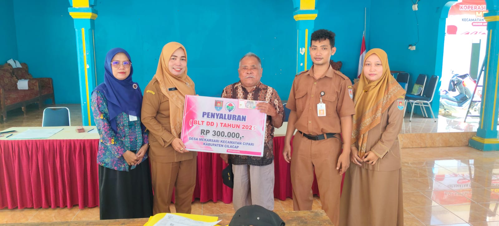 Penyaluran BLT Dana Desa Bulan November–Desember 2025 di Desa Mekarsari Berjalan Lancar