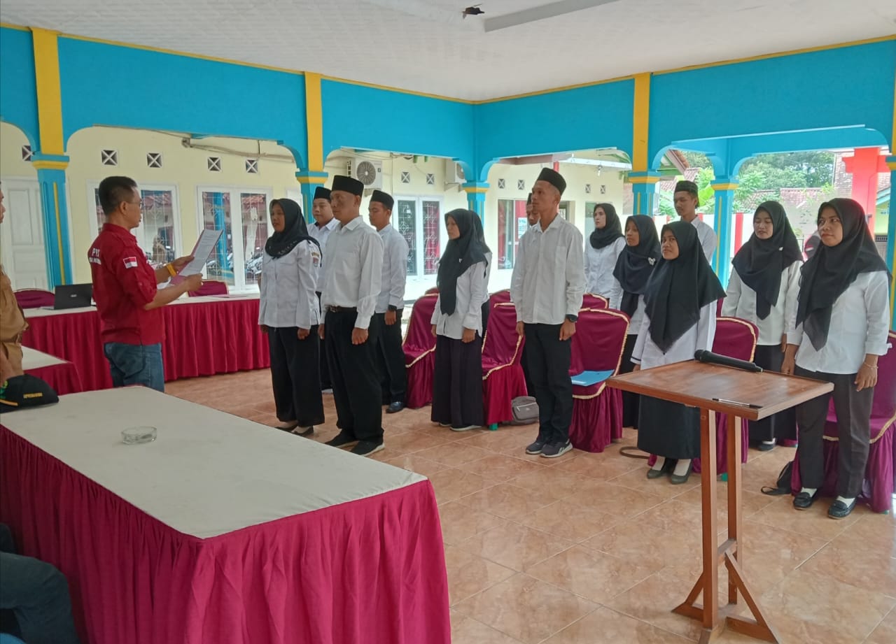 Pelantikan Petugas Pemutakhiran Data Pemilih (Pantarlih) pada Pemilihan Gubernur dan Wakil Gubernur Jawa Tengah serta Bupati dan Wakil Bupati Cilacap Tahun 2024.