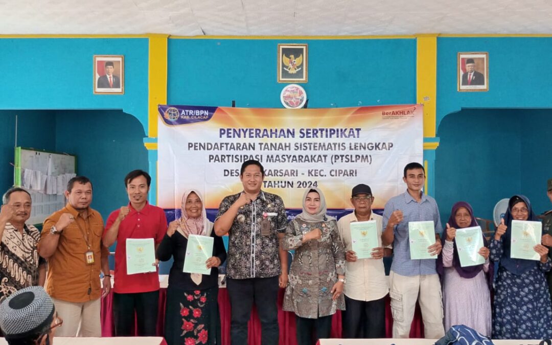 Penyerahan Sertipikat Hak Atas Tanah Program PTSL-PM TA.2024
