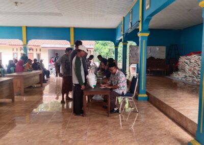 Penyaluran Beras CPP di Desa Mekarsari, Kecamatan Cipari Berjalan Lancar