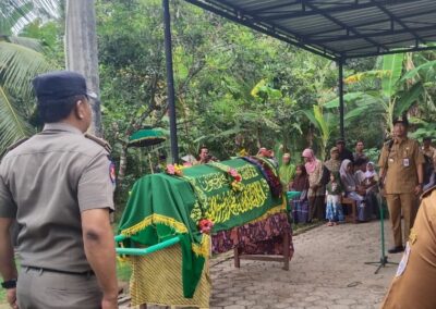  Prosesi Pelepasan Jenazah Sdr. Supriyanto Staf Desa Mekarsari