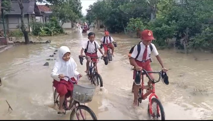 Banjir Lewat Kembali Landa Dusun Pitulasi, Desa Mekarsari