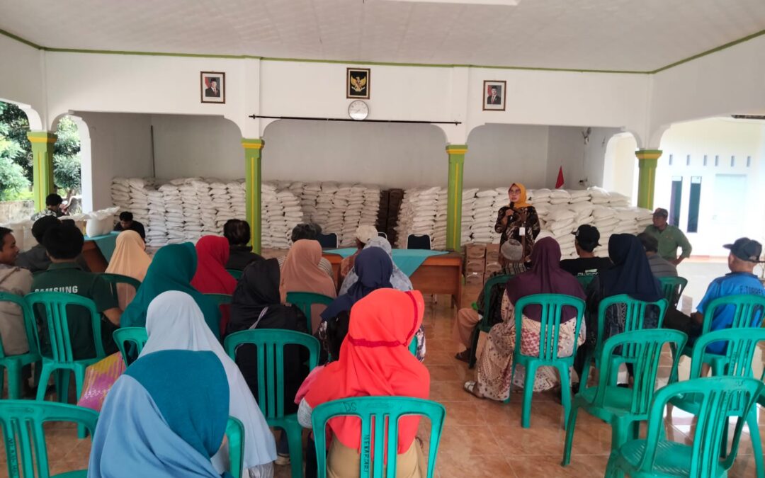 Bantuan Pangan Pemerintah Disalurkan kepada 899 KPM di Desa Mekarsari