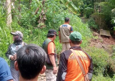 “Hujan Lebat Picu Banjir dan Longsor di desa mekarsari kecamatan cipari cilacap, Bantuan Mendesak!”