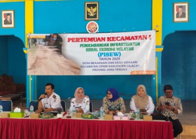 Pertemuan Teknis dan Peninjauan Lokasi Jalan Tamin di Desa Mekarsari Program Pengembangan Infrastruktur Sosial Ekonomi Wilayah (PISEW)